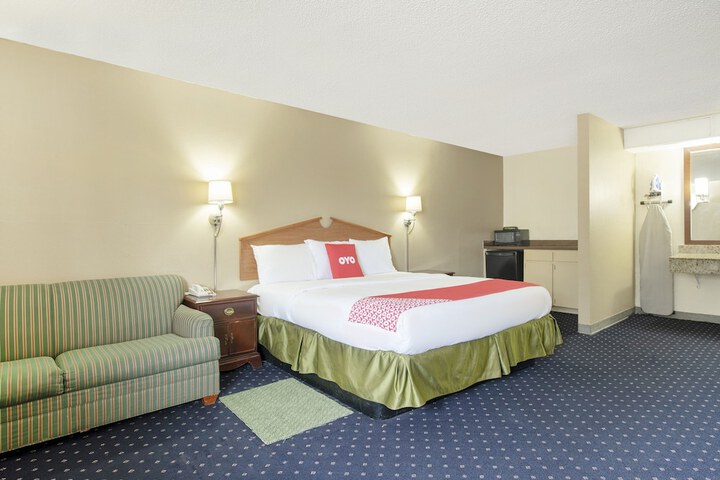 1 King Bed (7 of 16)