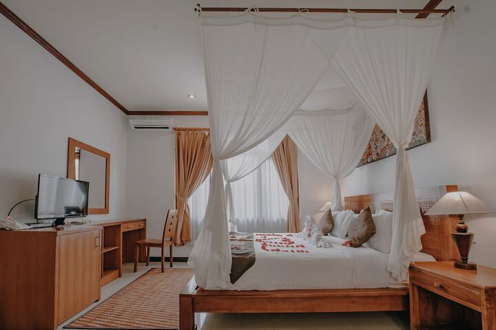 Room 6 of 53