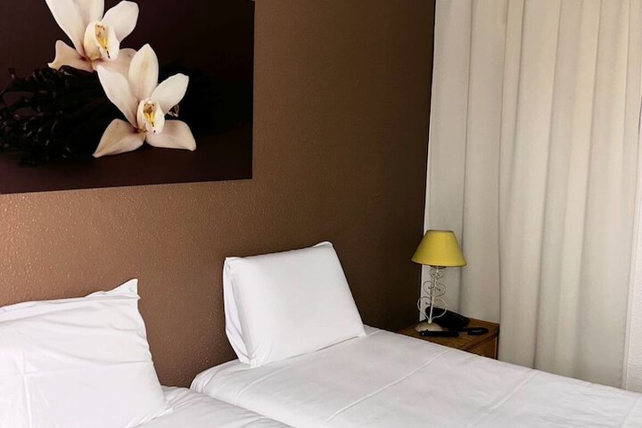 Room 10 of 31