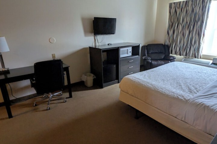 Room 10 of 28