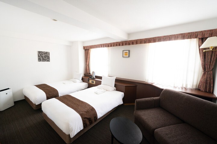 Room 17 of 33