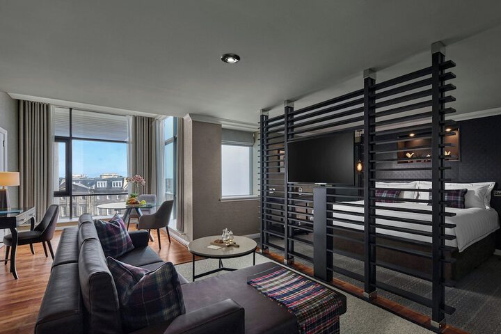 Room 21 of 114