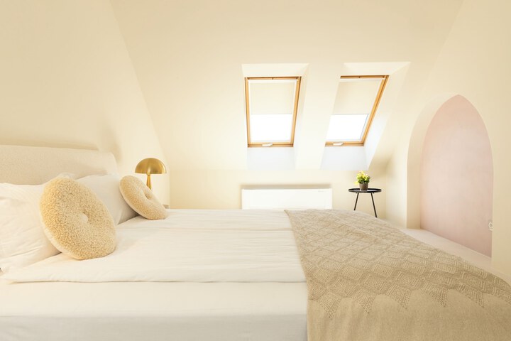 Room 10 of 43