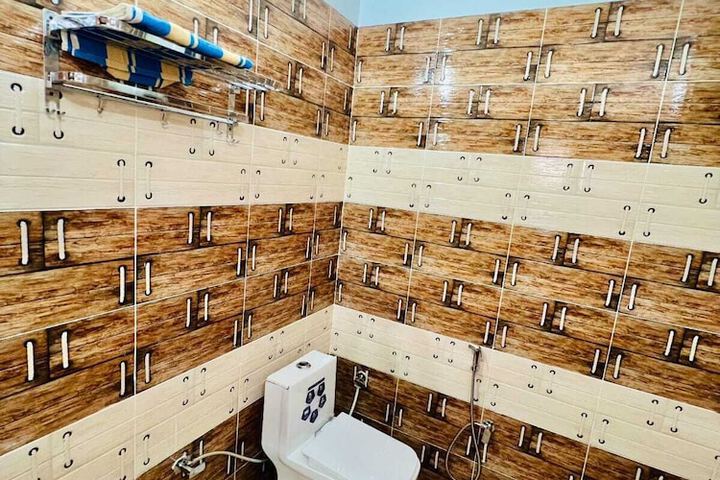 Room 7 of 13