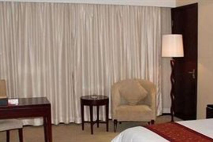 Room 8 of 43