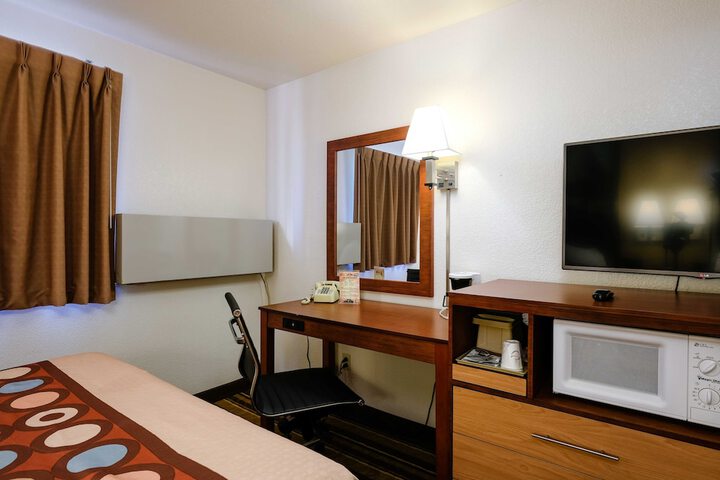 Room 15 of 34