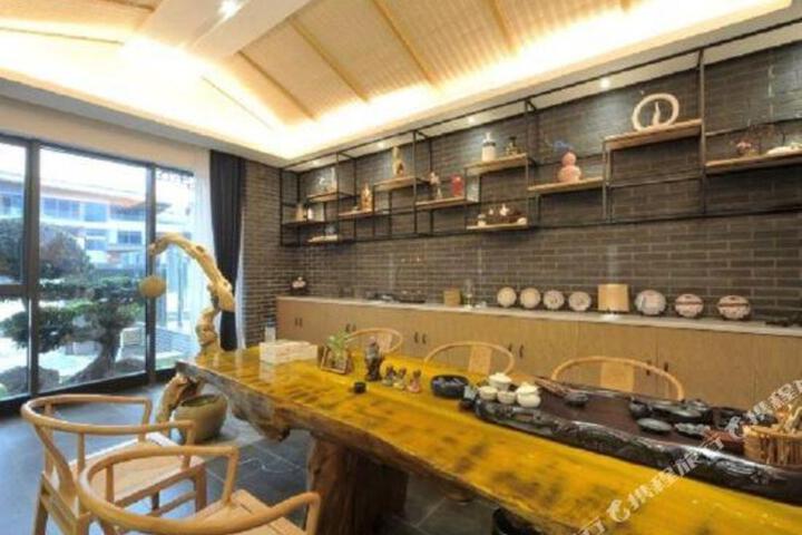 Anjing Hotel