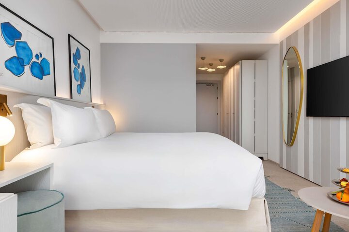 Room 9 of 252