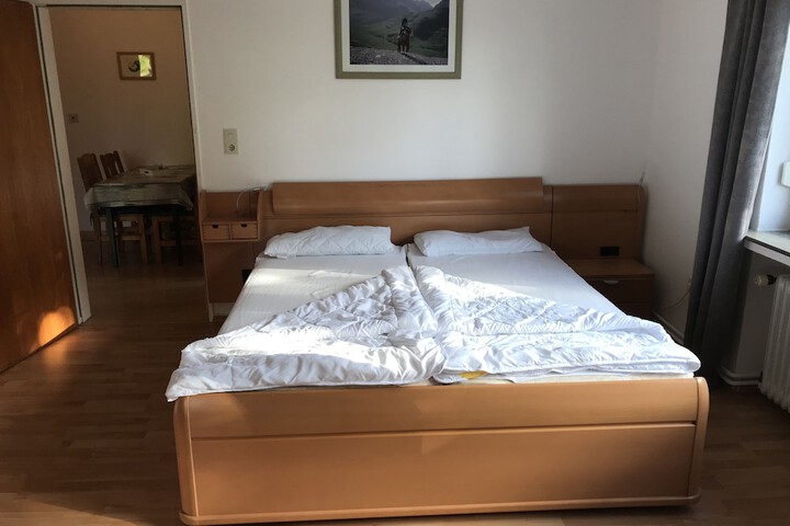 Room 9 of 117