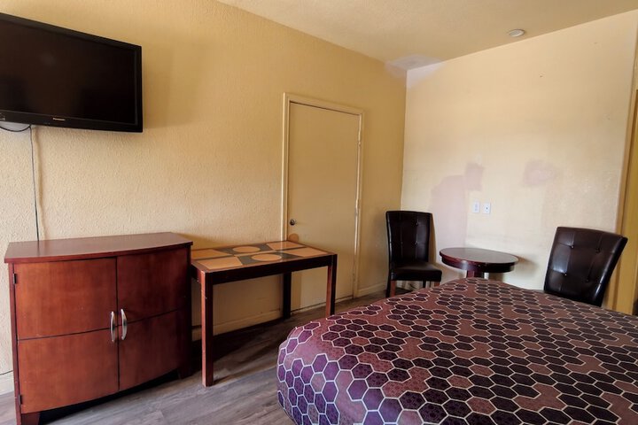 Room 12 of 19
