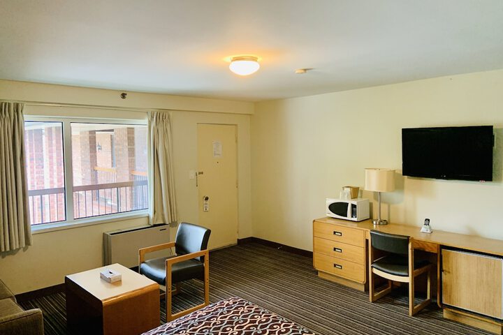 Room 6 of 18