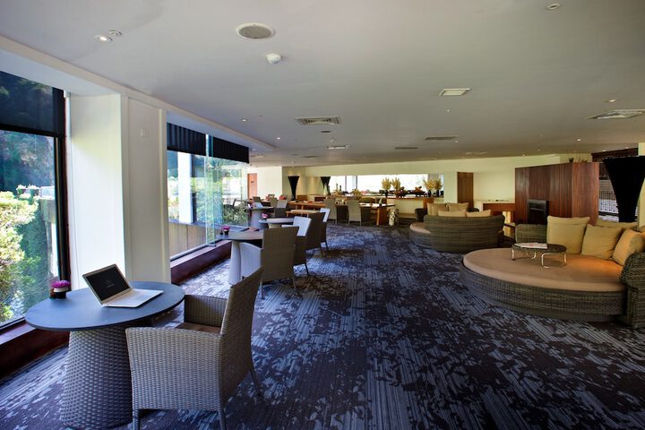 Lounge 73 of 92