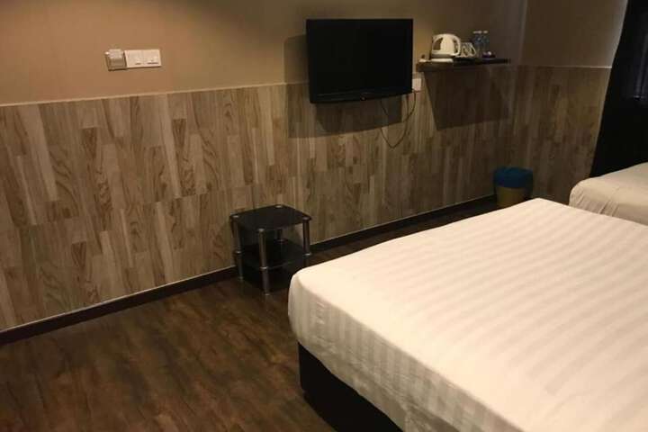 Room 3 of 21