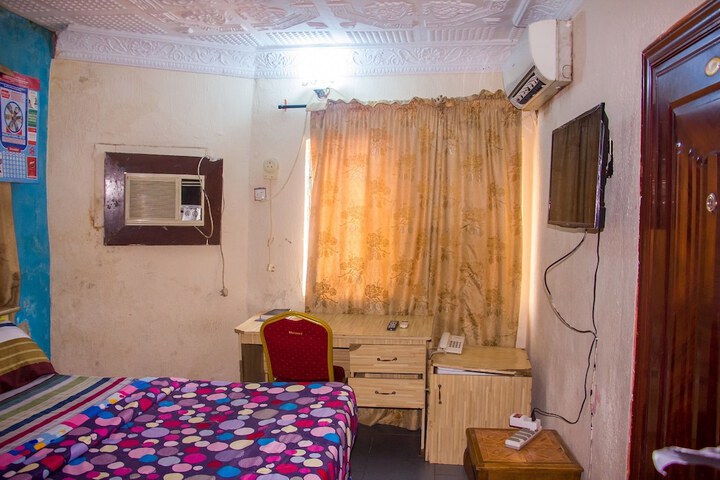 Room 19 of 34