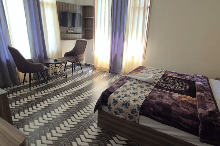 Room 8 of 19