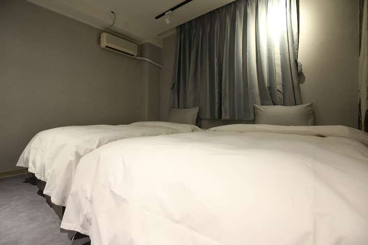 Room 4 of 20