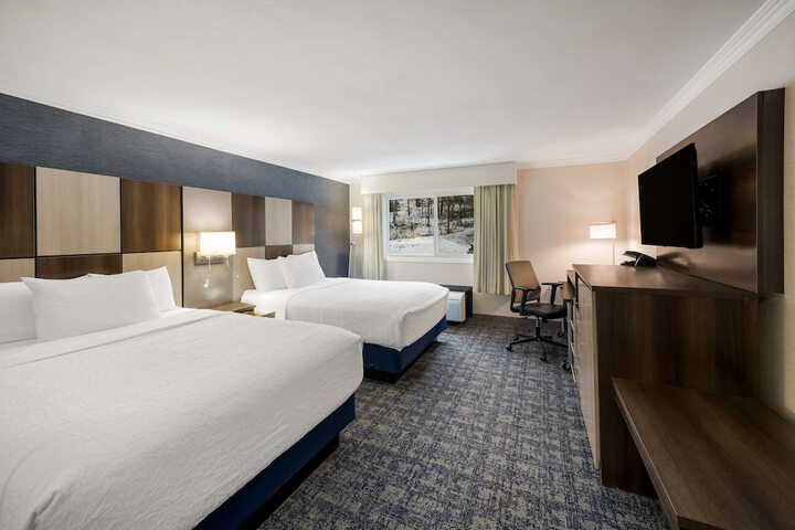 2 Double Beds (16 of 19)
