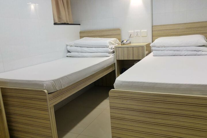 Room 9 of 23
