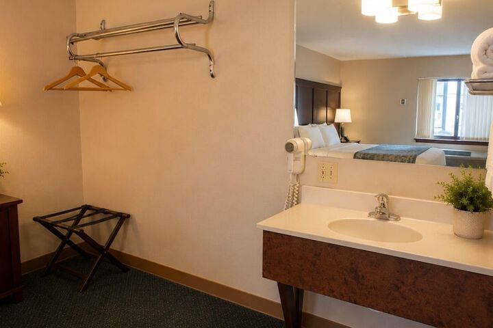 Room 10 of 29