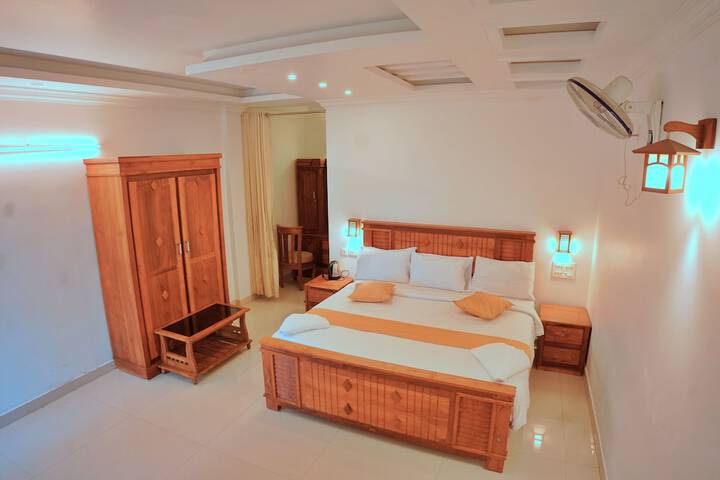 Room 8 of 66