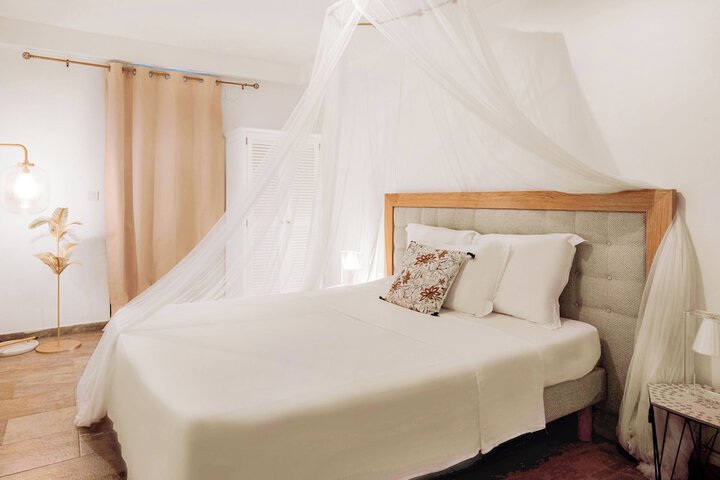 Room 13 of 72