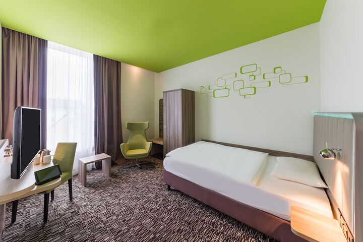 Room 3 of 42