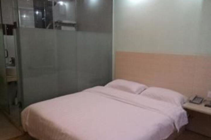 Room 4 of 6