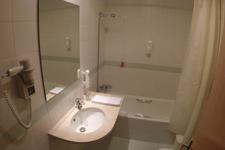 Room 21 of 43