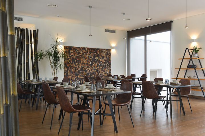 Dining 66 of 111