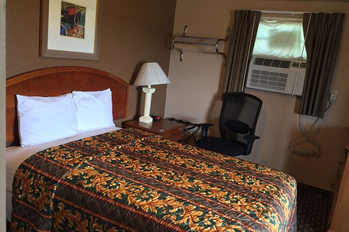 Room 6 of 24