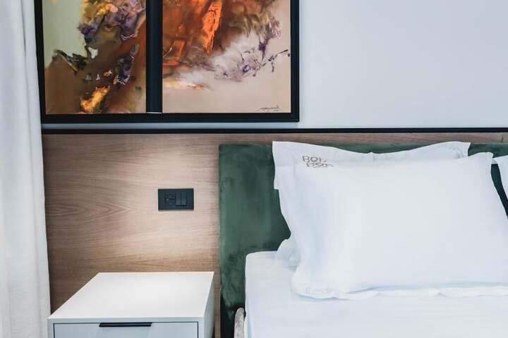 Room 19 of 186