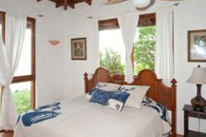 Room 10 of 28