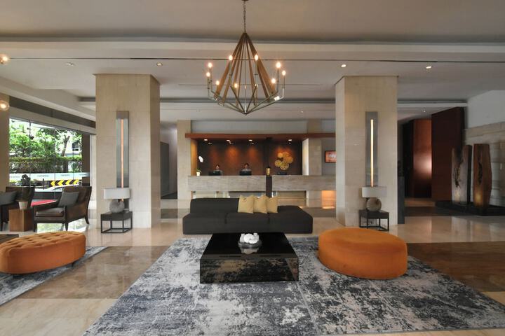 Entrance & Lobby