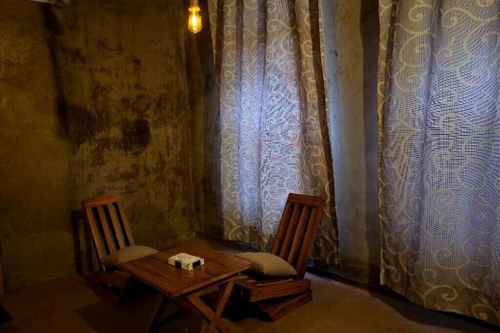 Room 8 of 12