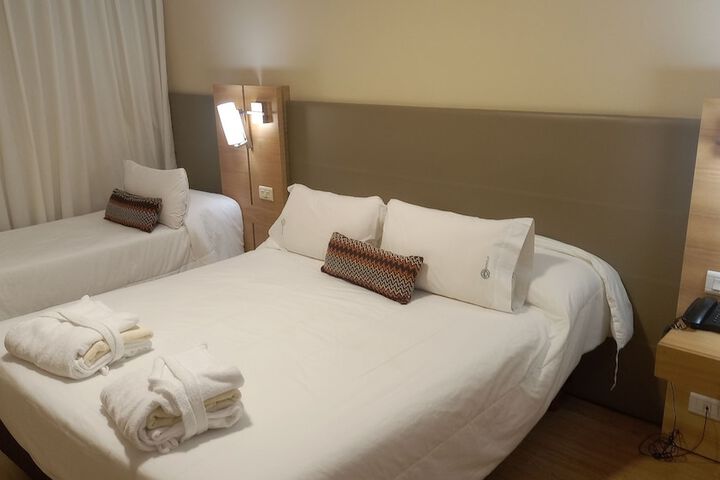 Room 7 of 32