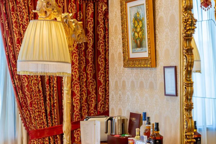 Room 27 of 110