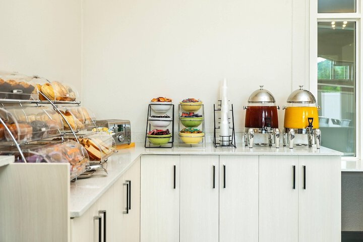 Breakfast/Coffee Service 30 of 37