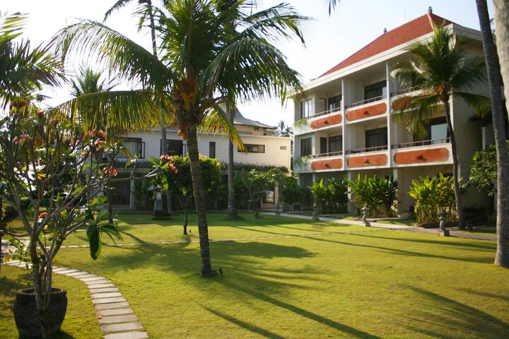 Hotel Exterior 96 of 106