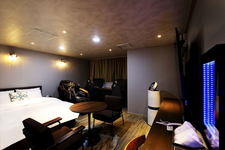 Room 15 of 73