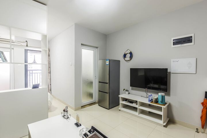 Room 4 of 100