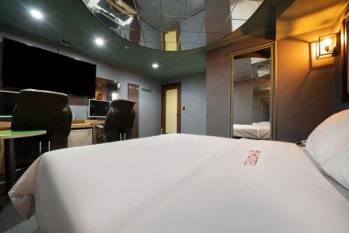 Room 48 of 128
