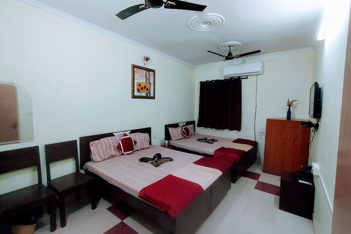 Room 10 of 31