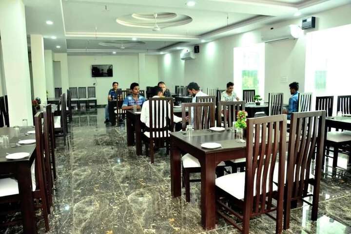 Dining 7 of 9