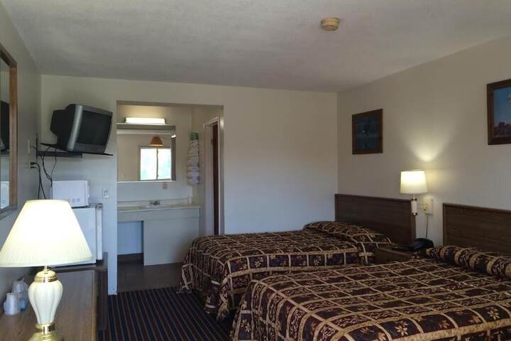 Economy Double Room (2 of 4)