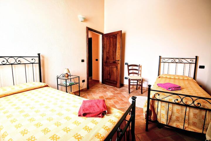 Room 15 of 186
