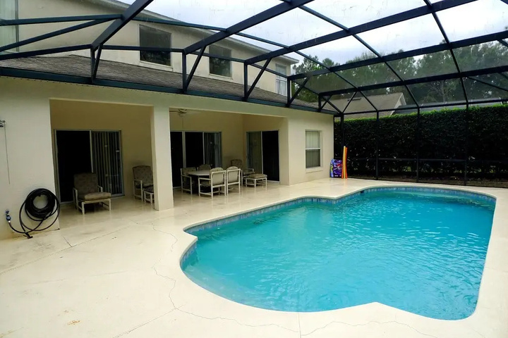 Pool 15 of 18