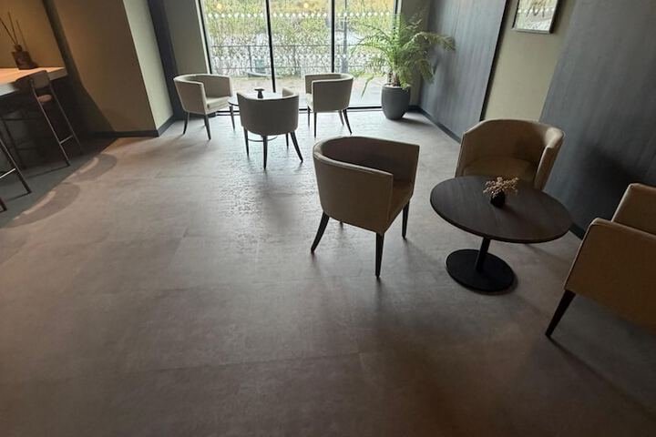 Business Center 73 of 74