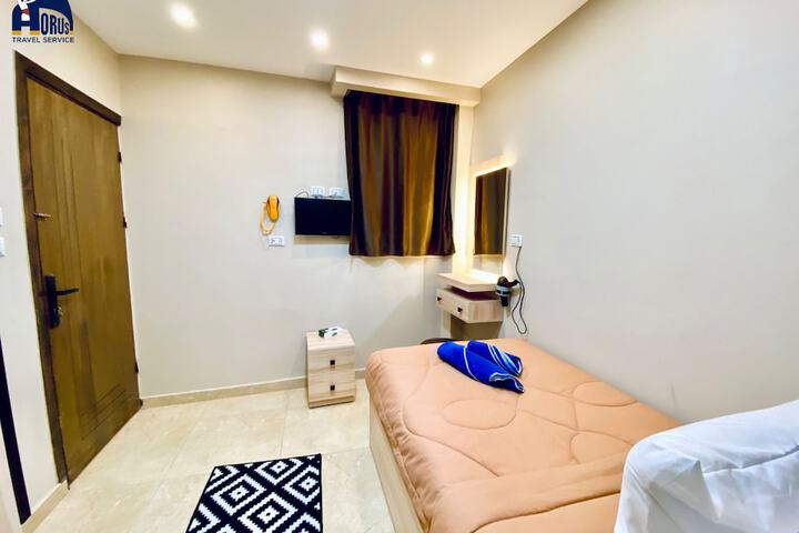 Room 4 of 32