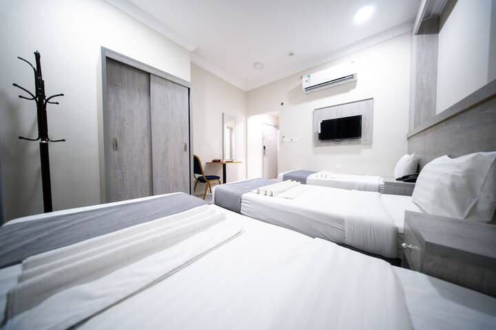 Room 17 of 27