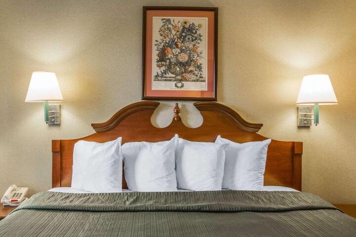 1 King Bed (8 of 8)